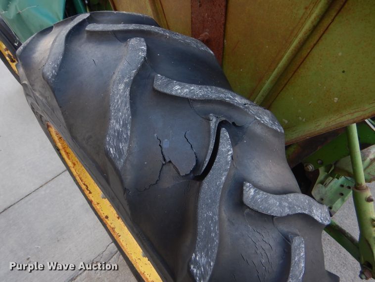 image for item DF7341 1968 John Deere 1020 tractor