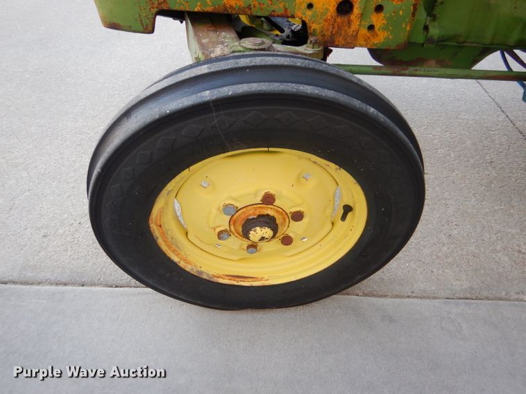 image for item DF7341 1968 John Deere 1020 tractor