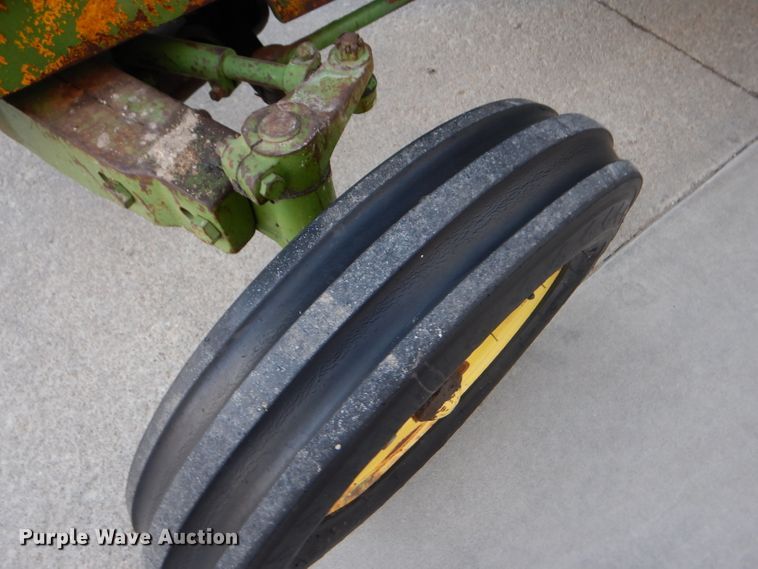 image for item DF7341 1968 John Deere 1020 tractor