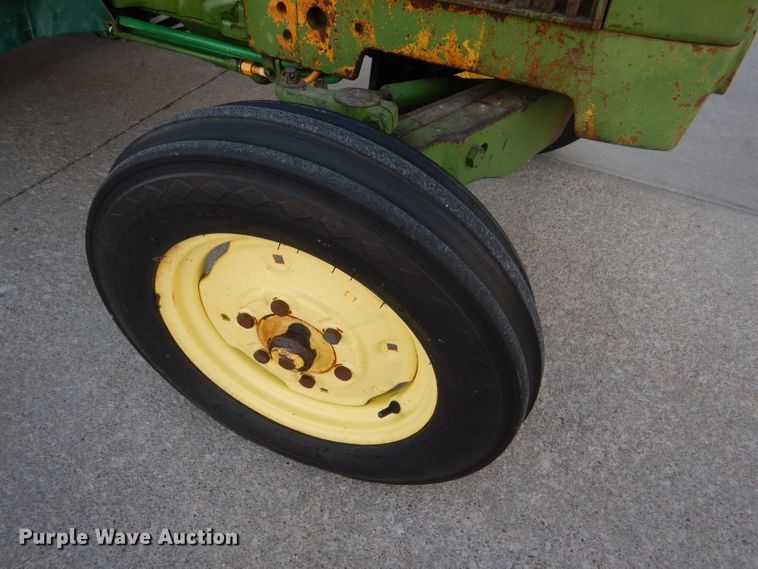 image for item DF7341 1968 John Deere 1020 tractor