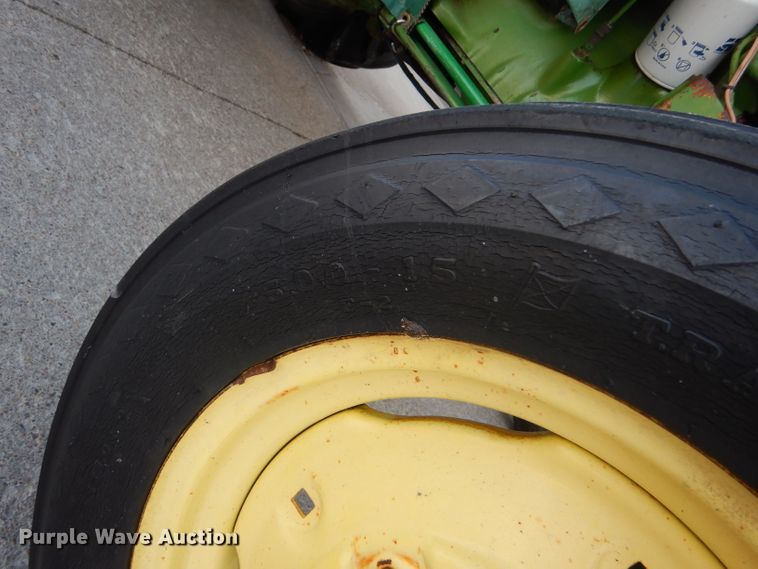 image for item DF7341 1968 John Deere 1020 tractor