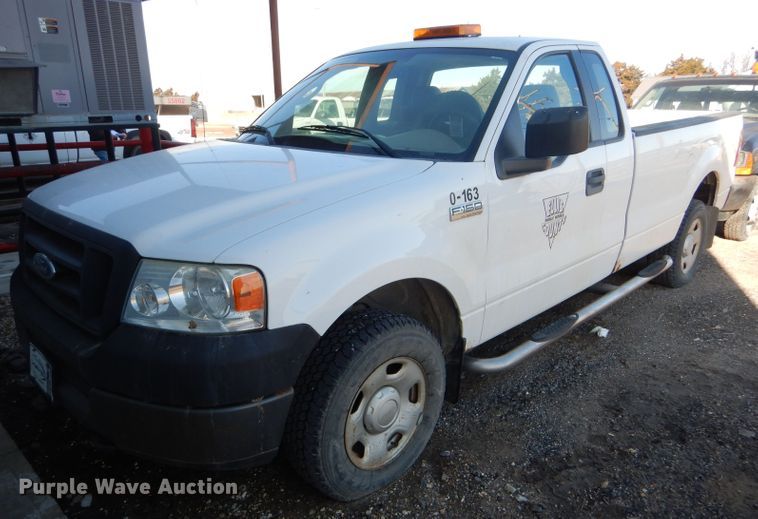 image for item DF7346 2005 Ford F150 XL pickup truck