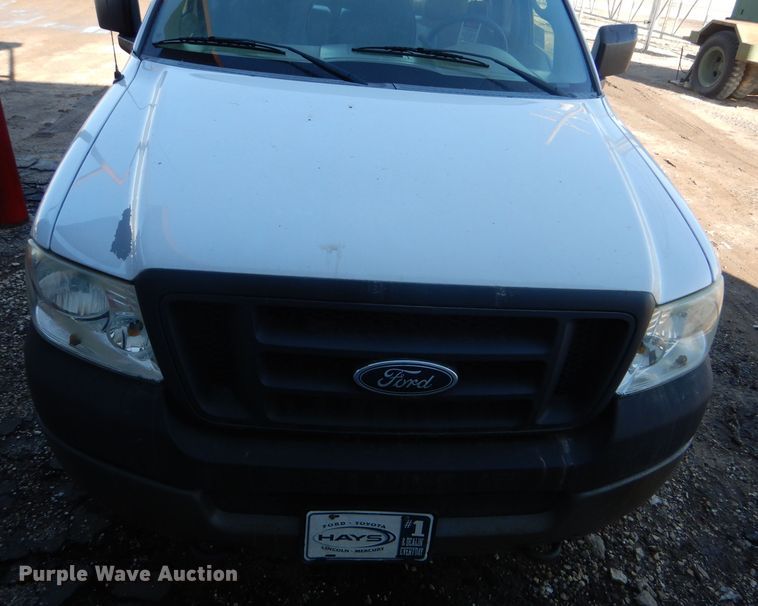 image for item DF7346 2005 Ford F150 XL pickup truck