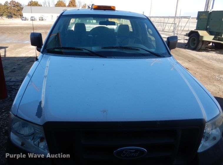 image for item DF7346 2005 Ford F150 XL pickup truck