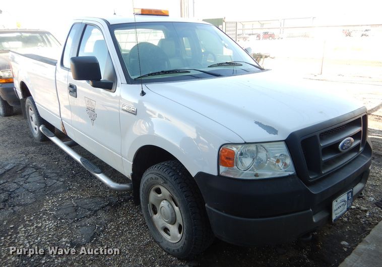 image for item DF7346 2005 Ford F150 XL pickup truck