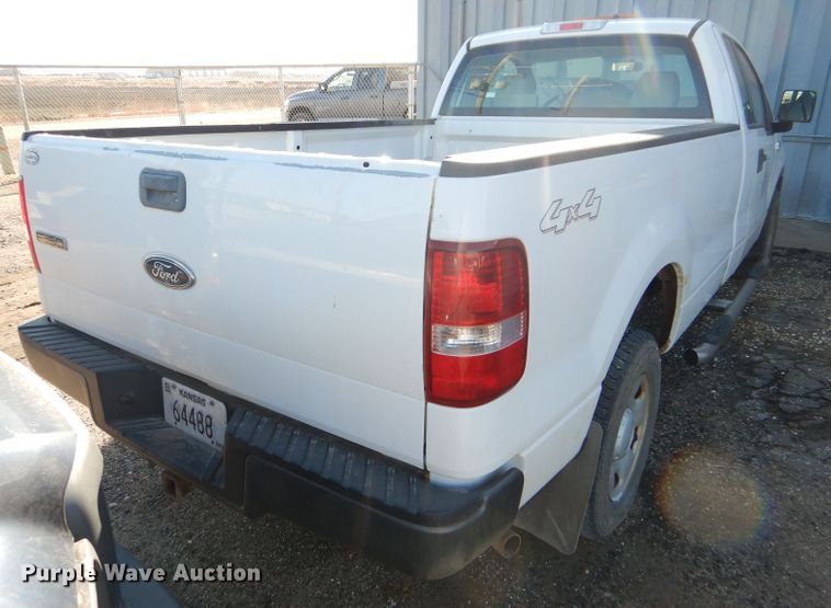 image for item DF7346 2005 Ford F150 XL pickup truck