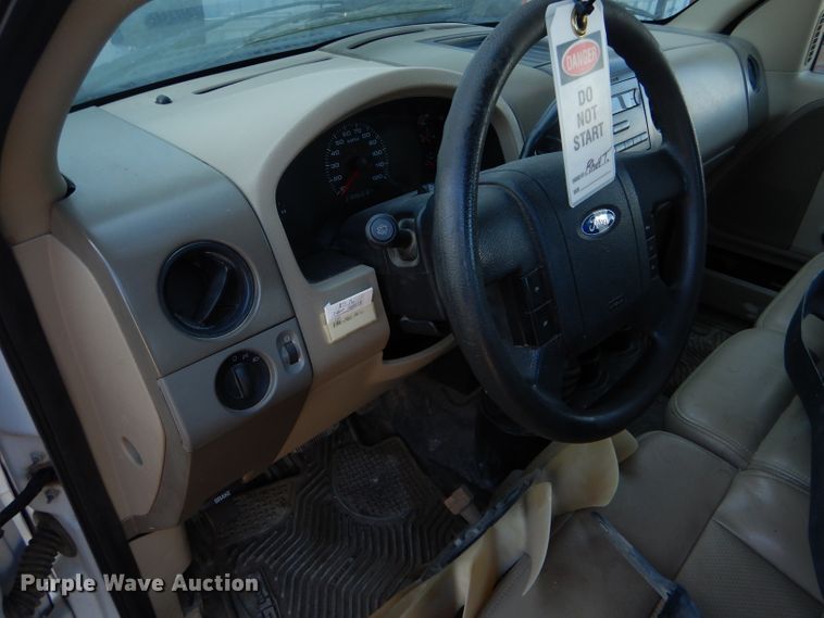 image for item DF7346 2005 Ford F150 XL pickup truck