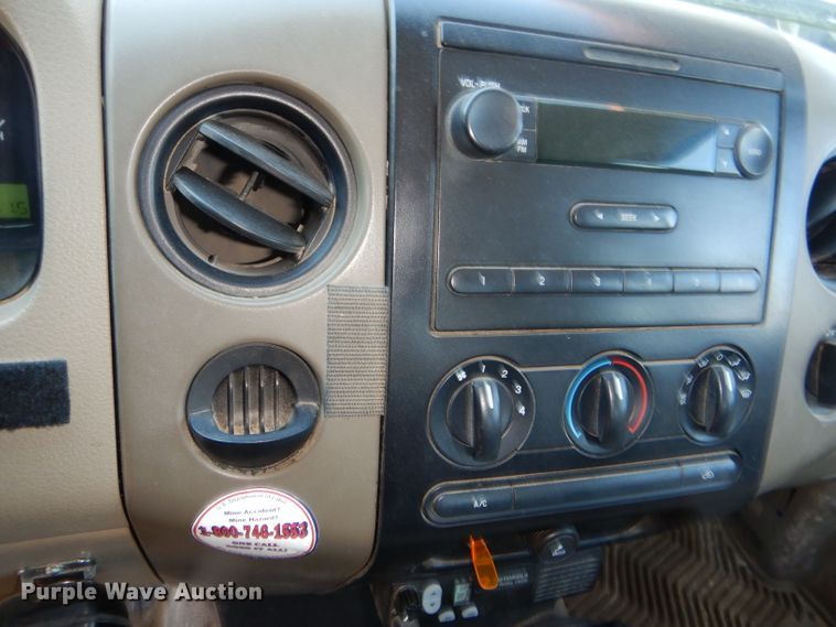 image for item DF7346 2005 Ford F150 XL pickup truck