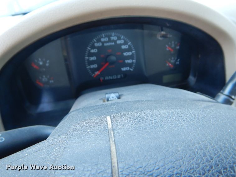 image for item DF7346 2005 Ford F150 XL pickup truck