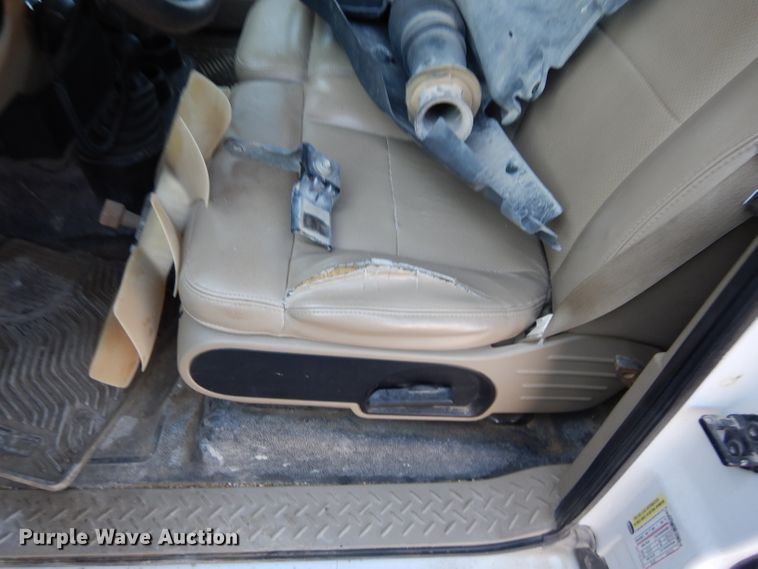 image for item DF7346 2005 Ford F150 XL pickup truck