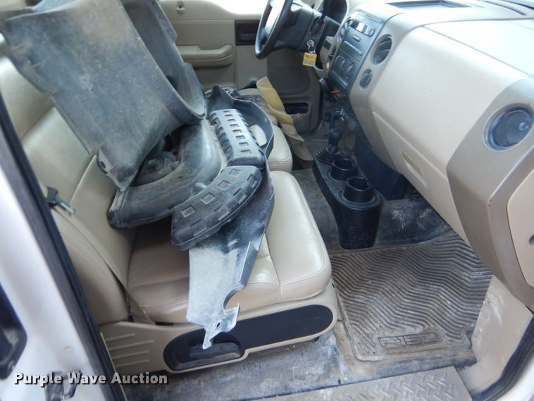 image for item DF7346 2005 Ford F150 XL pickup truck