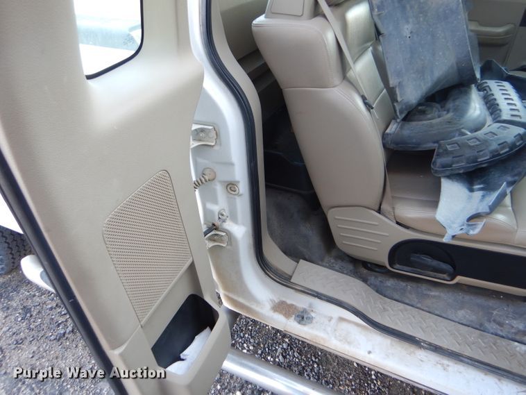 image for item DF7346 2005 Ford F150 XL pickup truck