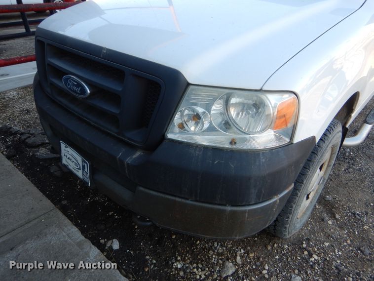 image for item DF7346 2005 Ford F150 XL pickup truck