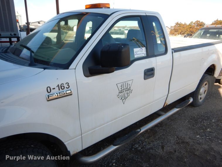 image for item DF7346 2005 Ford F150 XL pickup truck