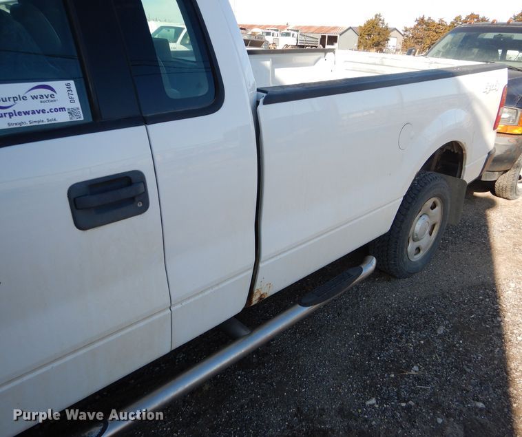 image for item DF7346 2005 Ford F150 XL pickup truck