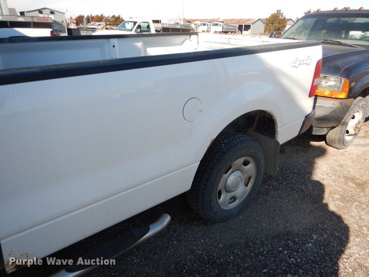 image for item DF7346 2005 Ford F150 XL pickup truck