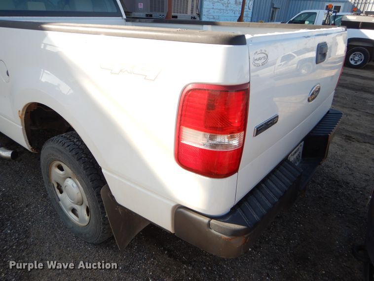 image for item DF7346 2005 Ford F150 XL pickup truck