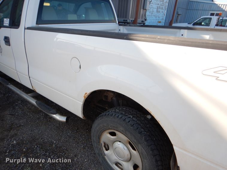 image for item DF7346 2005 Ford F150 XL pickup truck