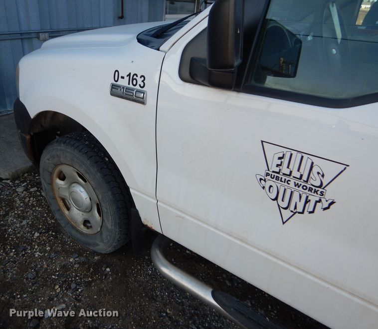 image for item DF7346 2005 Ford F150 XL pickup truck