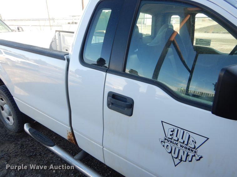 image for item DF7346 2005 Ford F150 XL pickup truck