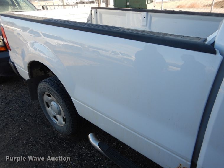 image for item DF7346 2005 Ford F150 XL pickup truck