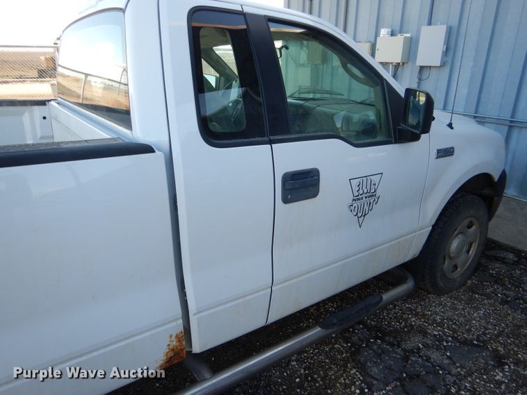 image for item DF7346 2005 Ford F150 XL pickup truck
