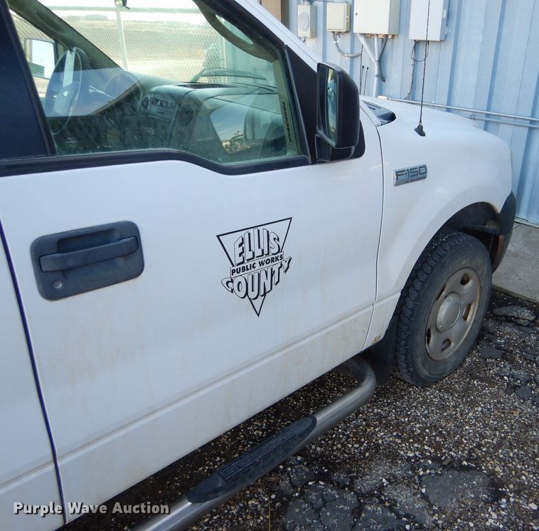 image for item DF7346 2005 Ford F150 XL pickup truck