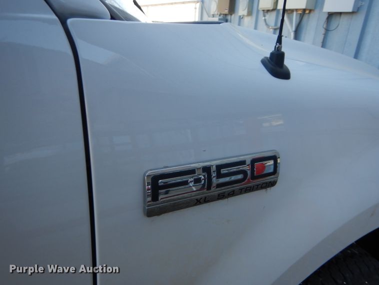 image for item DF7346 2005 Ford F150 XL pickup truck