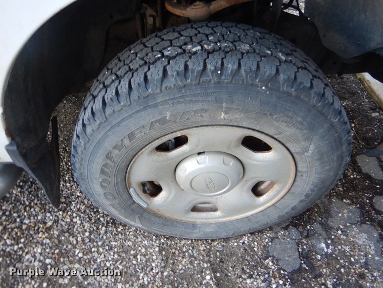 image for item DF7346 2005 Ford F150 XL pickup truck