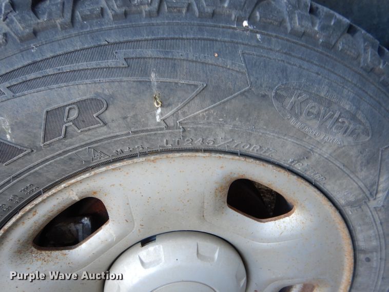 image for item DF7346 2005 Ford F150 XL pickup truck