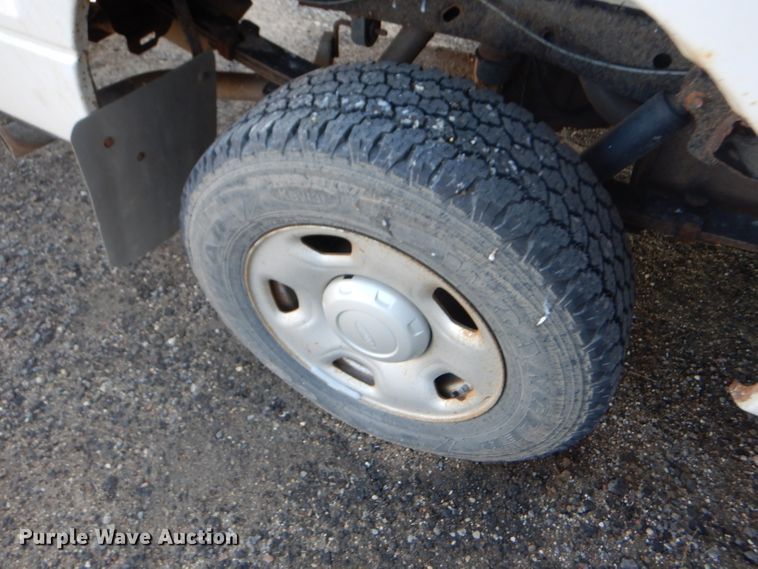 image for item DF7346 2005 Ford F150 XL pickup truck