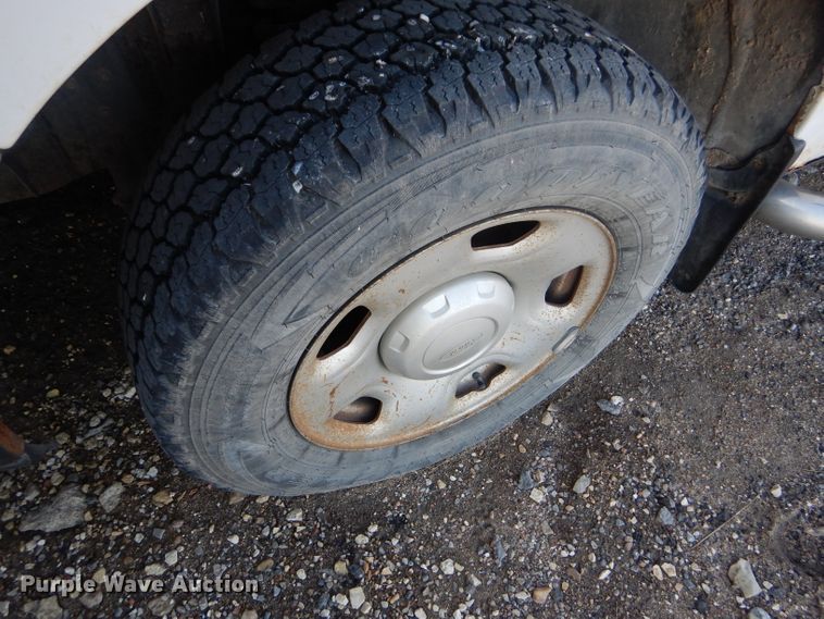 image for item DF7346 2005 Ford F150 XL pickup truck