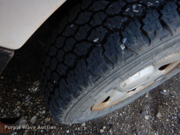 image for item DF7346 2005 Ford F150 XL pickup truck