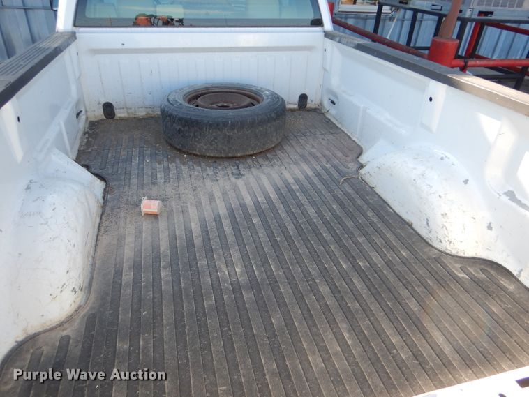 image for item DF7346 2005 Ford F150 XL pickup truck