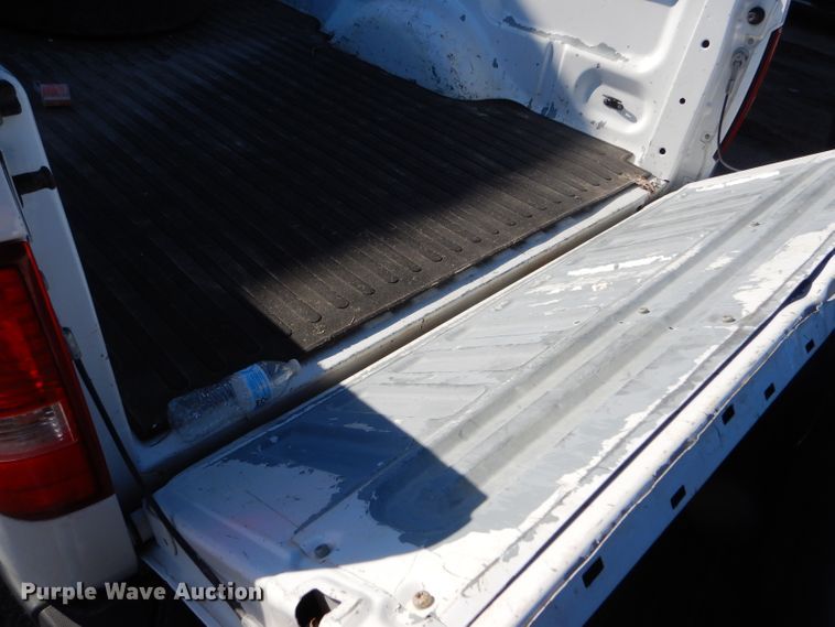 image for item DF7346 2005 Ford F150 XL pickup truck