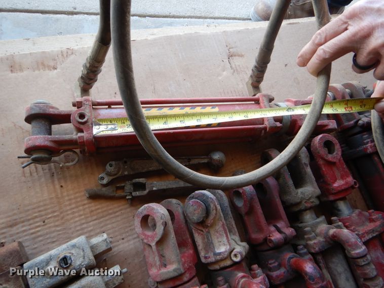 image for item DF7352 Hydraulic cylinders and pump