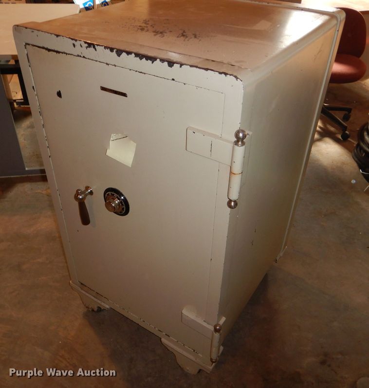 image for item DF7354 Yale combination safe
