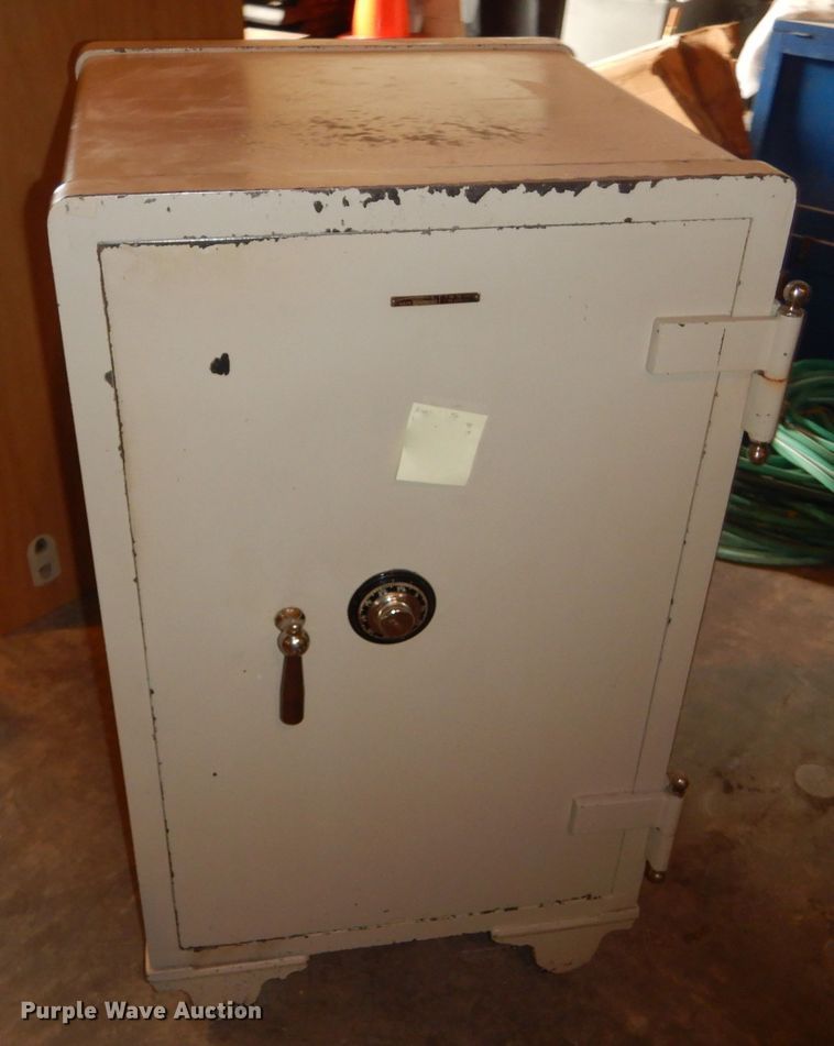 image for item DF7354 Yale combination safe