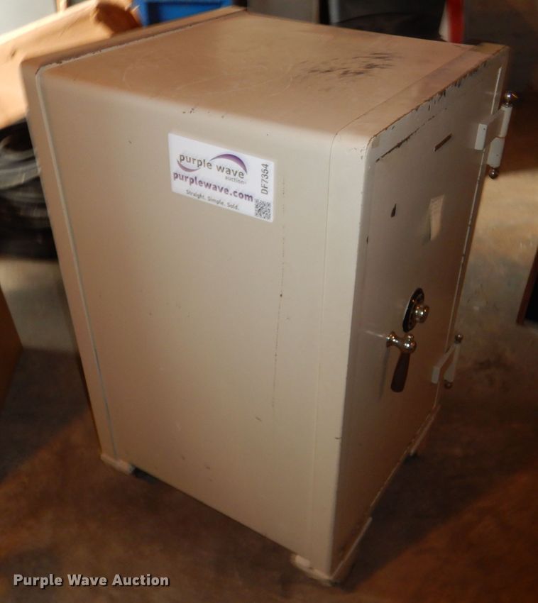 image for item DF7354 Yale combination safe