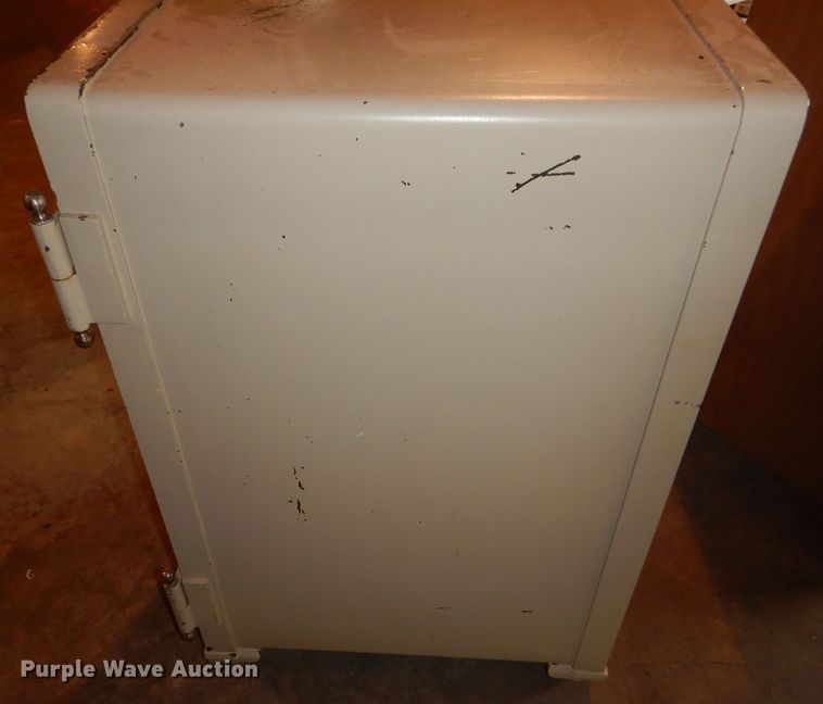 image for item DF7354 Yale combination safe