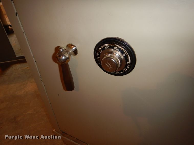 image for item DF7354 Yale combination safe