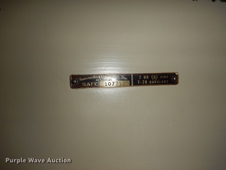 image for item DF7354 Yale combination safe