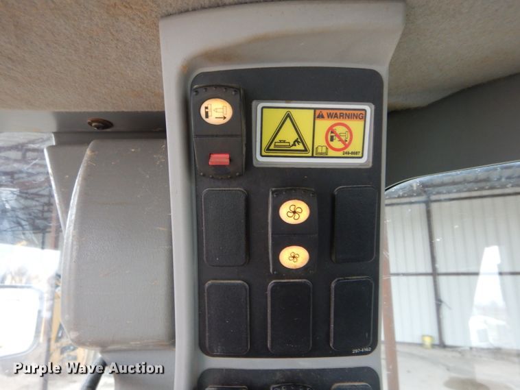 image for item DH3680 2010 Caterpillar 120M motor grader