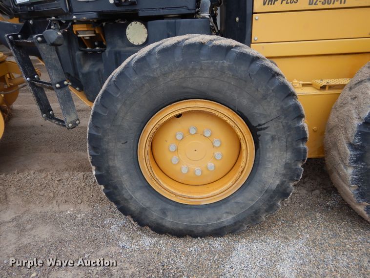 image for item DH3680 2010 Caterpillar 120M motor grader