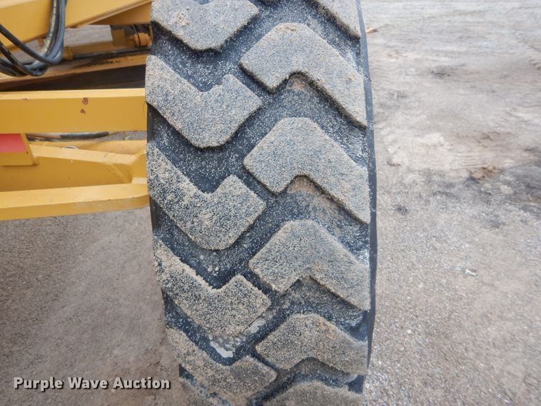 image for item DH3680 2010 Caterpillar 120M motor grader