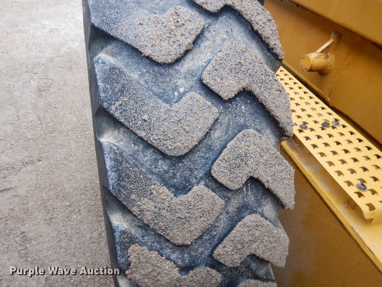 image for item DH3680 2010 Caterpillar 120M motor grader