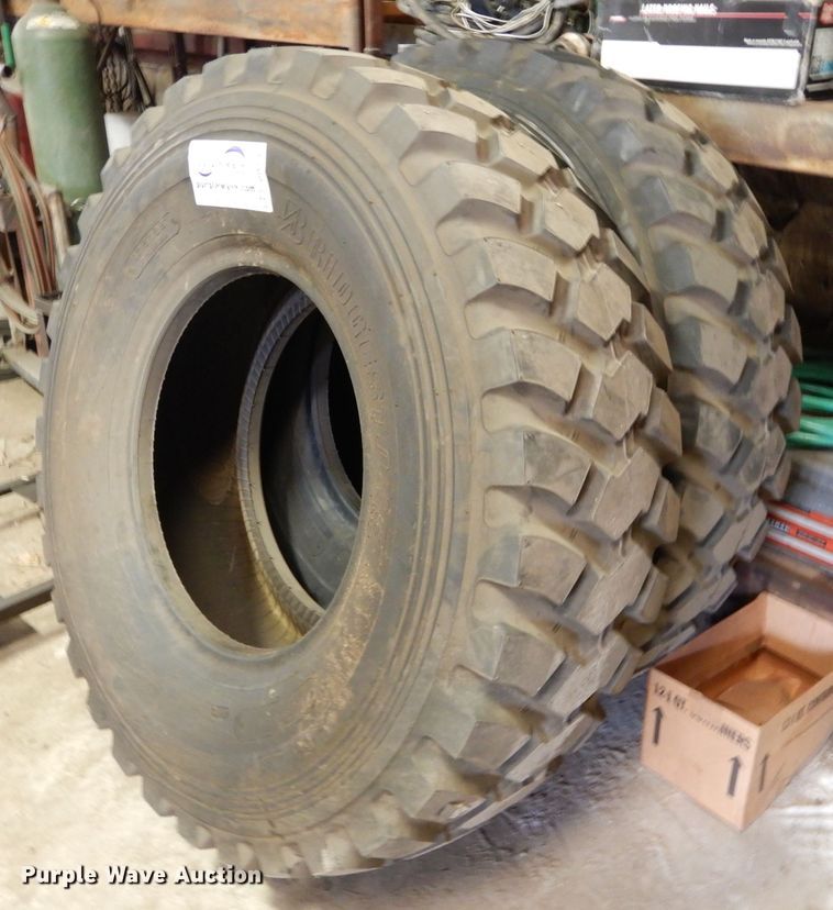 image for item DH3708 (2) Bridgestone 17.5R25 tires