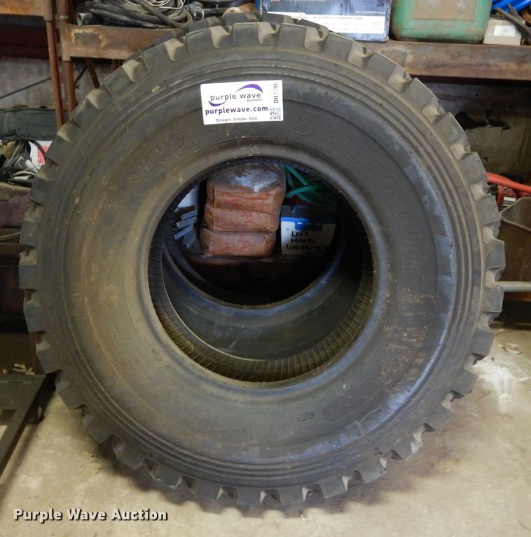 image for item DH3708 (2) Bridgestone 17.5R25 tires