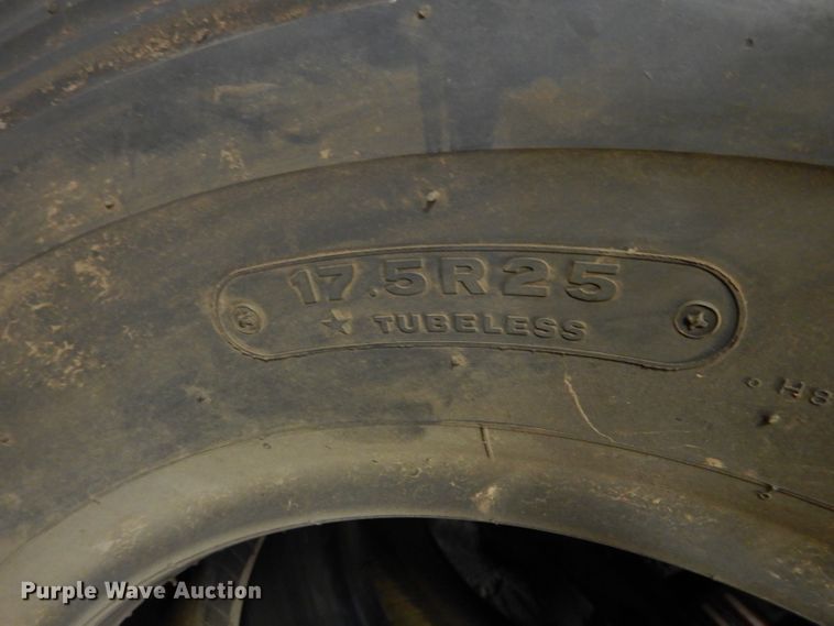 image for item DH3708 (2) Bridgestone 17.5R25 tires