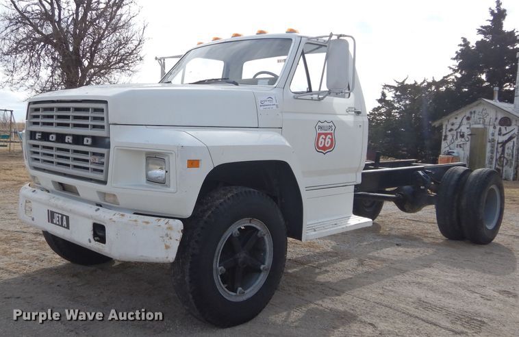 image for item DH3720 1980 Ford F600 truck cab and chassis